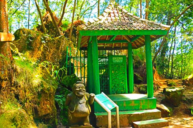 Gua-gua di Dieng